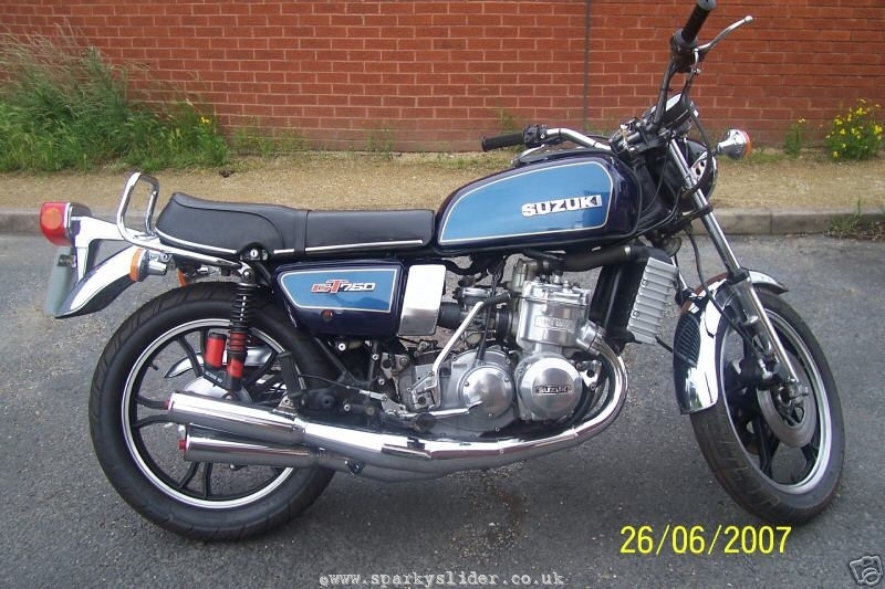 SUZUKI GT750